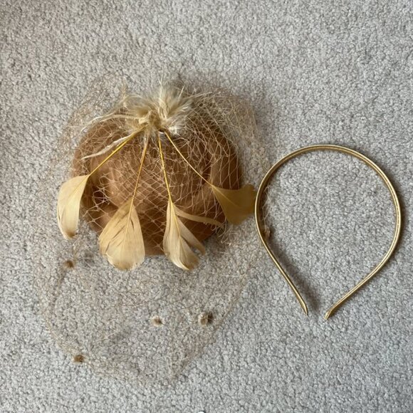 Fascinator Headpiece for Special Occasions - Picture 2 of 10